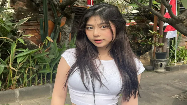 Lydia ONIC: Potret Digital Seleb TikTok yang Menyatu dengan Dunia Esports